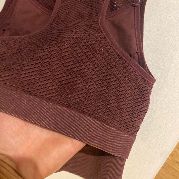 Target‎ Burgundy Mesh Tank Top/Athletic Top/Bra - Picture 3 of 6